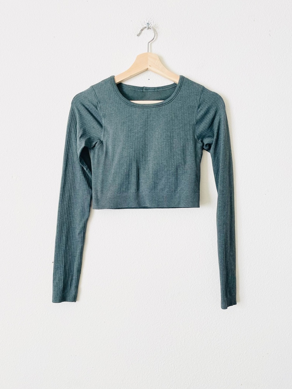 Lululemon SIZE 6 Ebb To Street ribbed long sleeve cropped top in green
